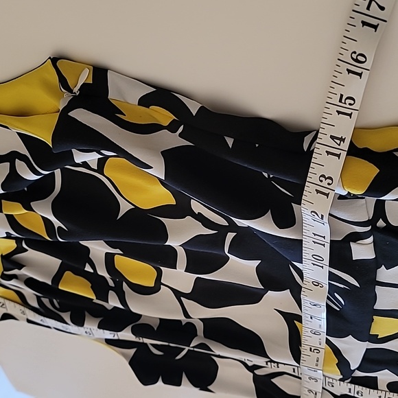 London Times dress with pockets, size 8 but fits like a 4/6. - Picture 7 of 7